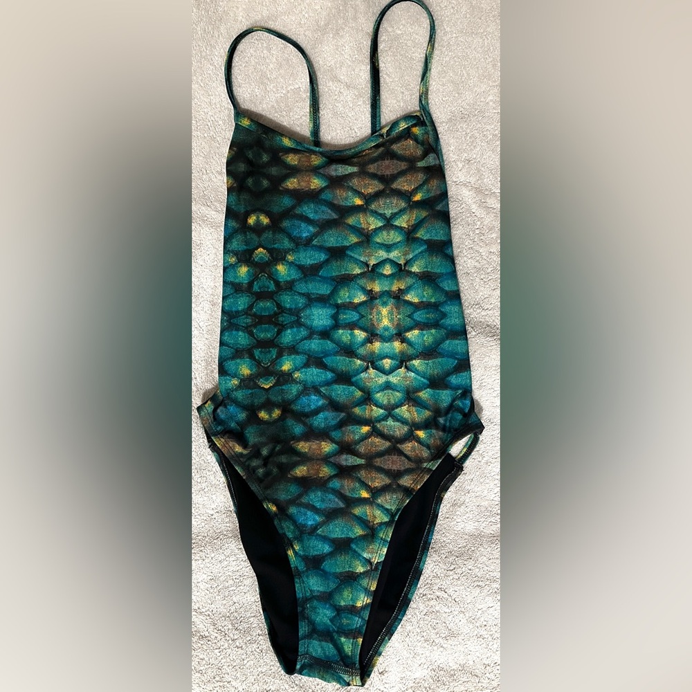 Jolyn Gavin “Mertail” Sz 32 Tieback Rare retired print